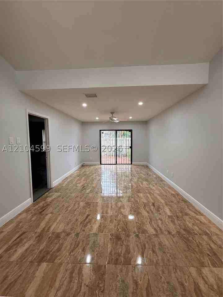 3811 Sw 69th Ave #12L - Photo 6 of 39