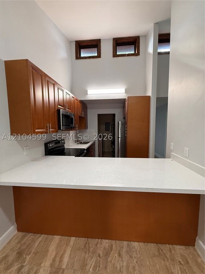 3811 Sw 69th Ave #12L - Photo 7 of 39