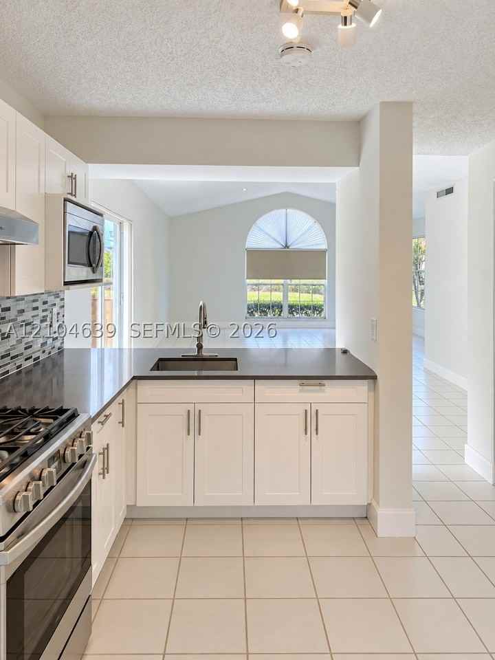9982 Sw 222nd St - Photo 6 of 13
