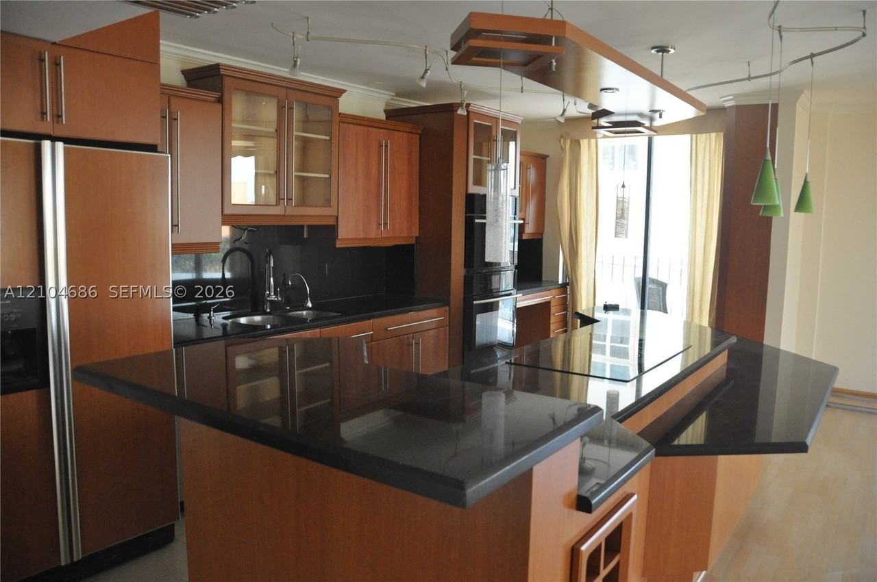 8877 Collins Ave #507