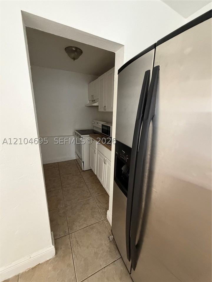 1842 Johnson St #3 - Photo 2 of 3