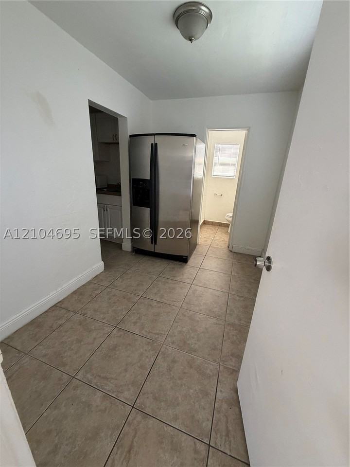 1842 Johnson St #3 - Photo 3 of 3