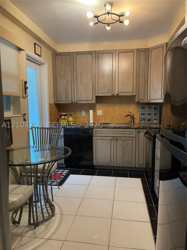 1507 S Ocean Blvd #4 - Photo 6 of 34