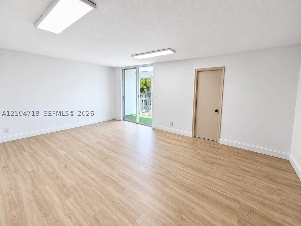 712 Ne 26th Ave #712 - Photo 5 of 32