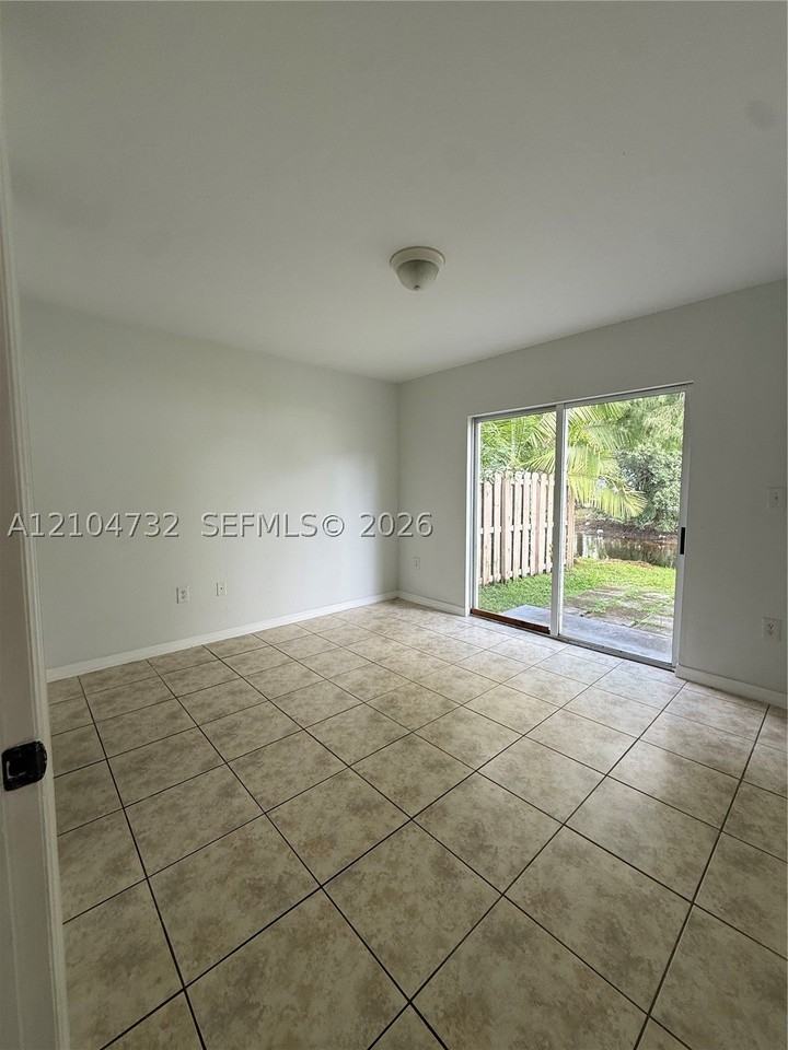 11121 Nw 89th Ter #2109 - Photo 3 of 10