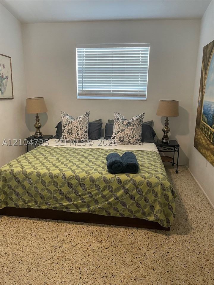 1635 Sw 6th St #3 - Photo 2 of 34