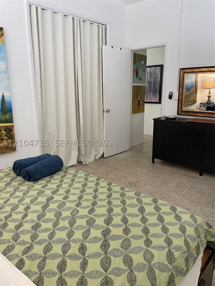 1635 Sw 6th St #3 - Photo 3 of 34