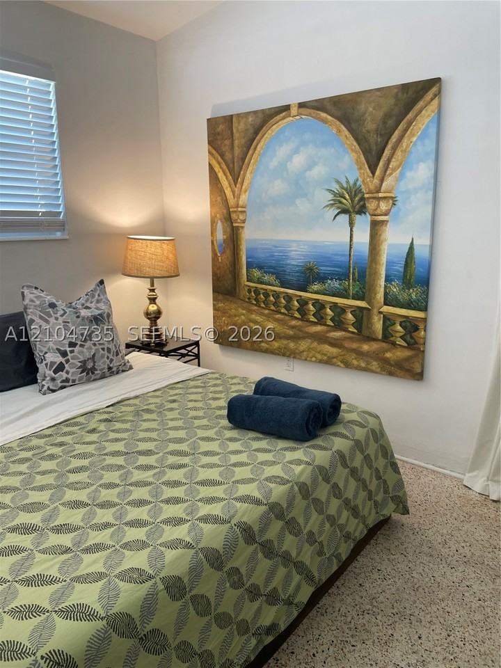 1635 Sw 6th St #3 - Photo 5 of 34