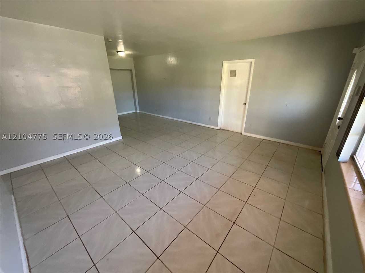 140 Ne 171st St - Photo 5 of 15