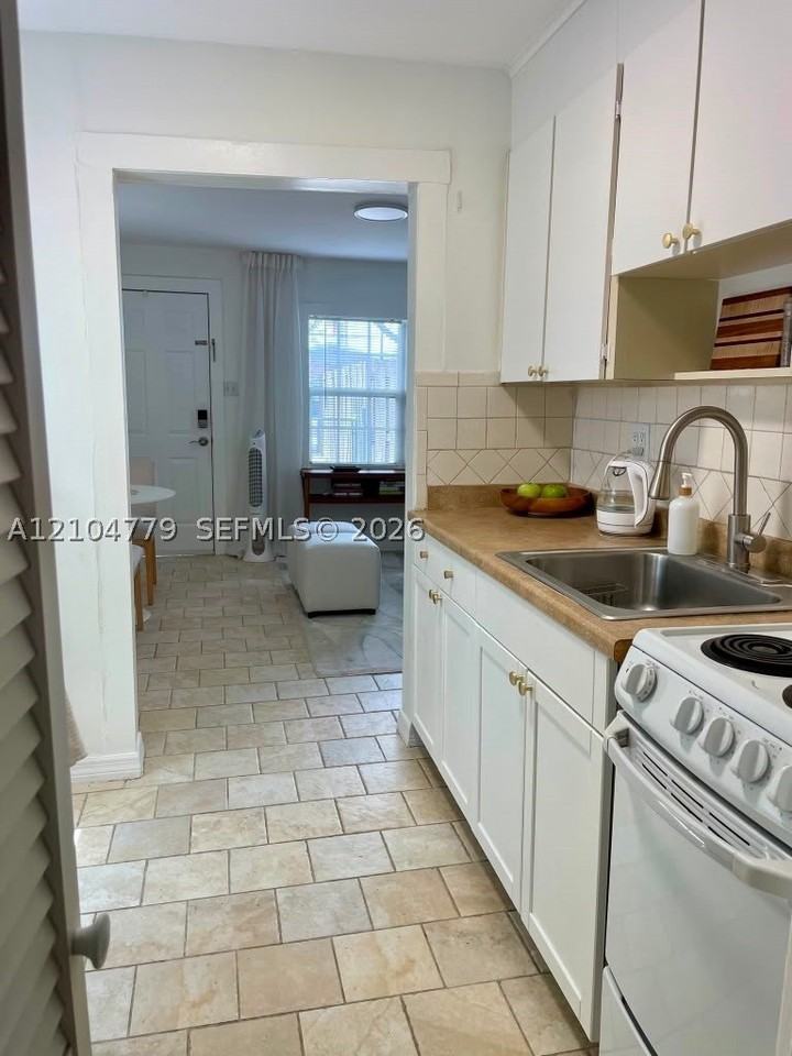 4176 Sw 9th St #B - Photo 7 of 12