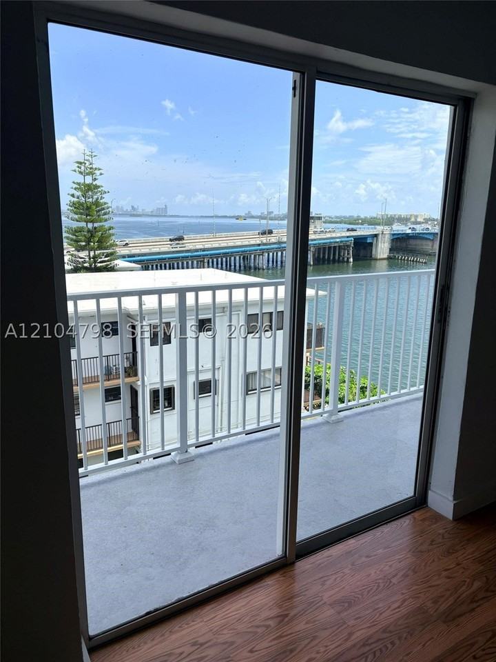 7825 Ne Bayshore Ct #501 - Photo 3 of 32