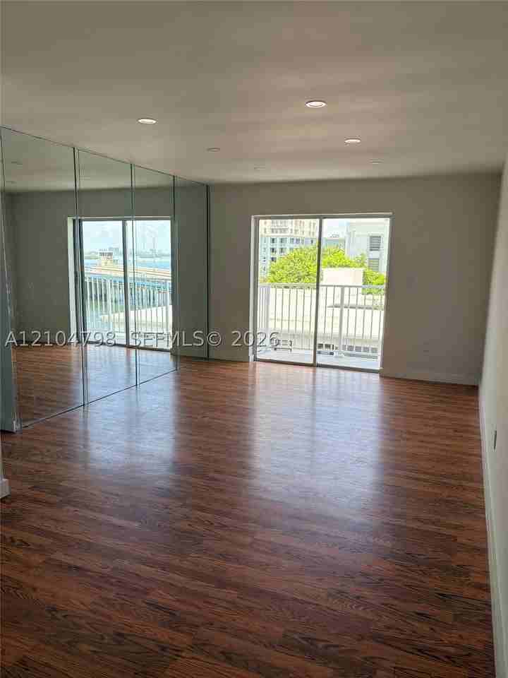 7825 Ne Bayshore Ct #501 - Photo 4 of 32