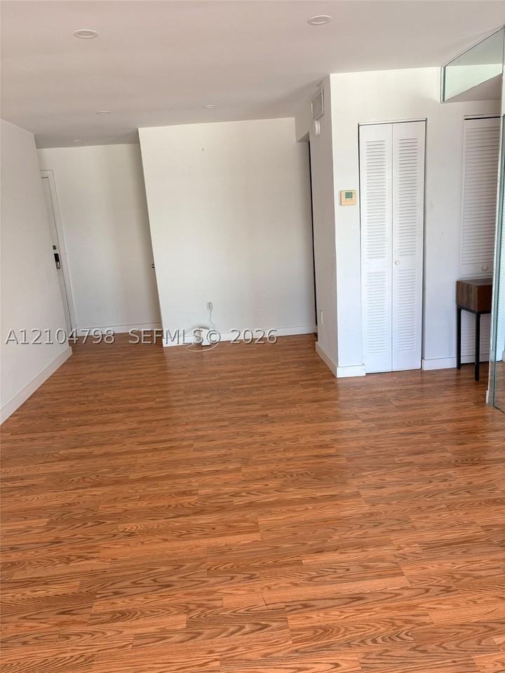 7825 Ne Bayshore Ct #501 - Photo 5 of 32
