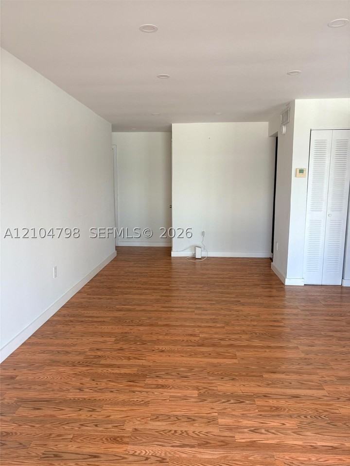 7825 Ne Bayshore Ct #501 - Photo 6 of 32