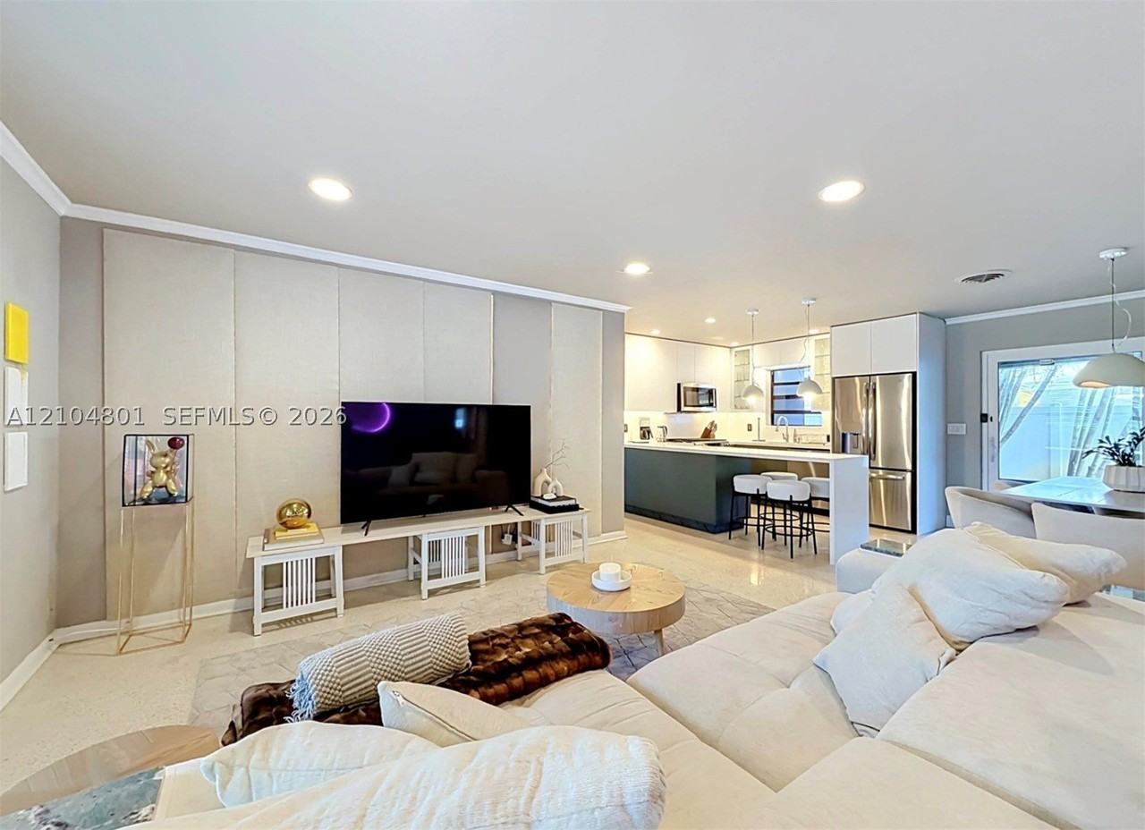 2400 Ne 5th Ave - Photo 5 of 24