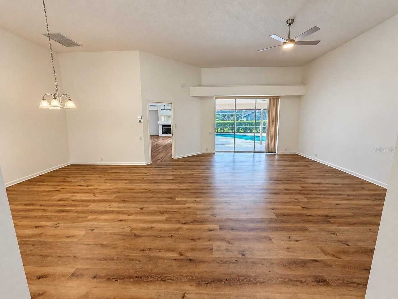 4871 Winterhaven Dr - Photo 4 of 30