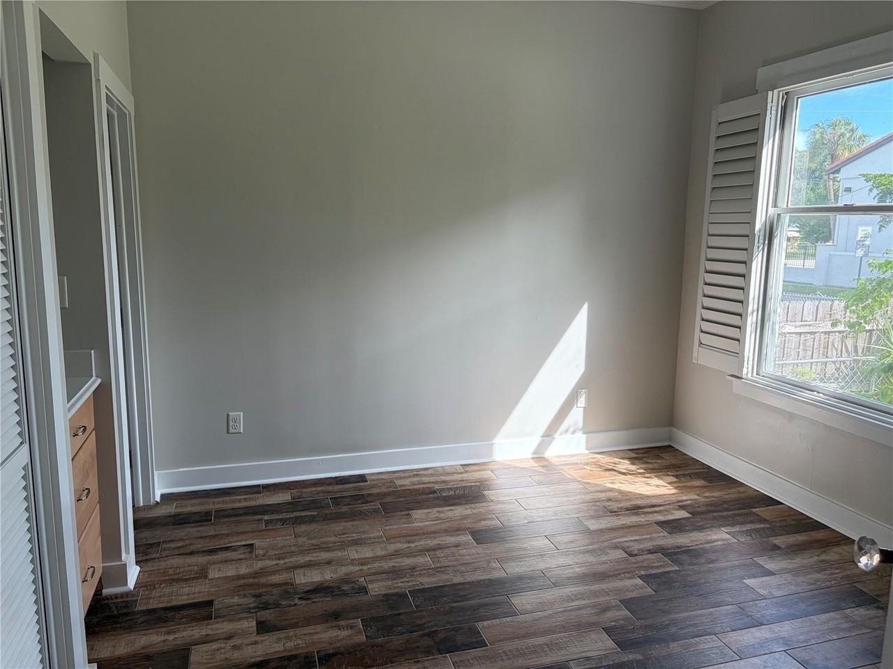 1577 7th St - Photo 3 of 15