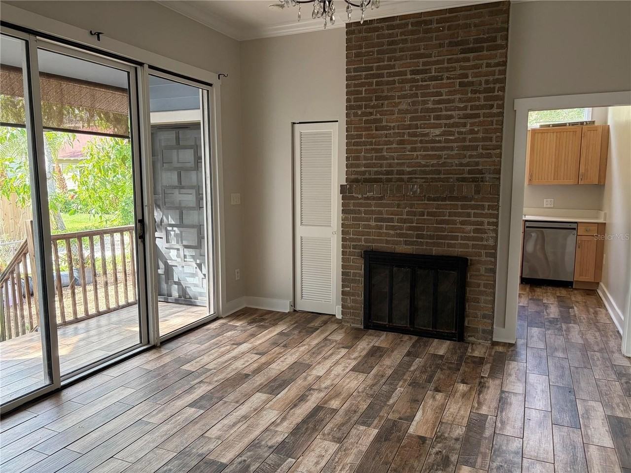 1577 7th St - Photo 5 of 15