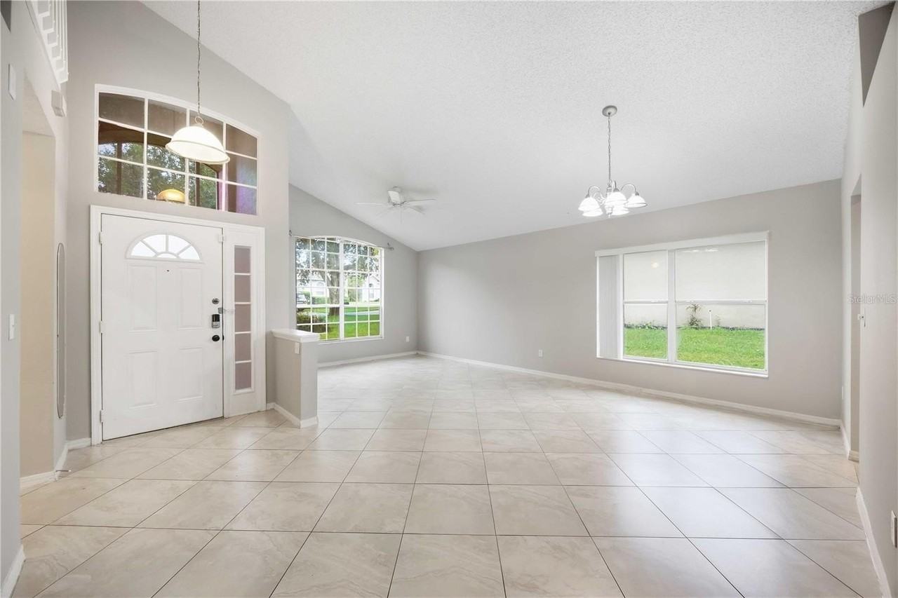 2211 Mallory Cir - Photo 3 of 30