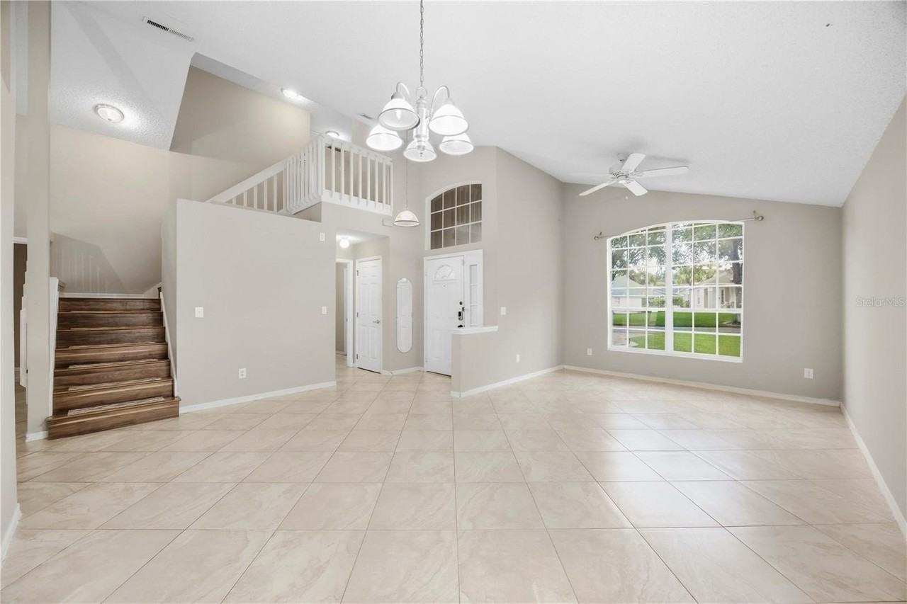 2211 Mallory Cir - Photo 4 of 30