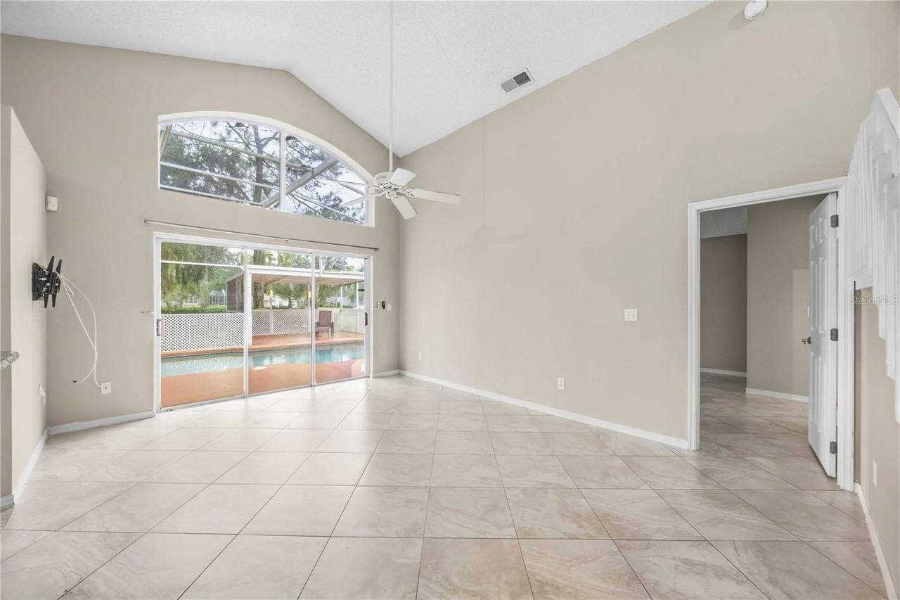2211 Mallory Cir - Photo 6 of 30