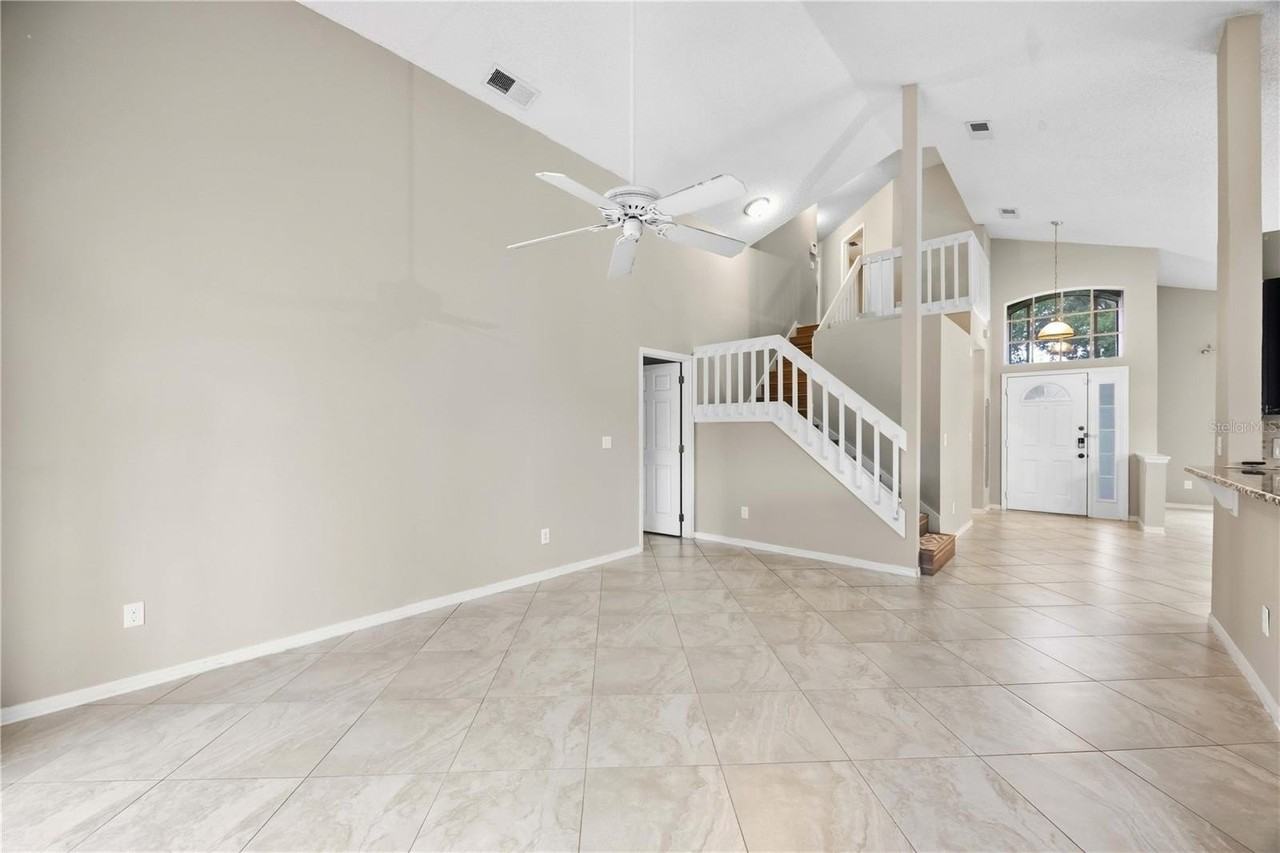 2211 Mallory Cir - Photo 7 of 30