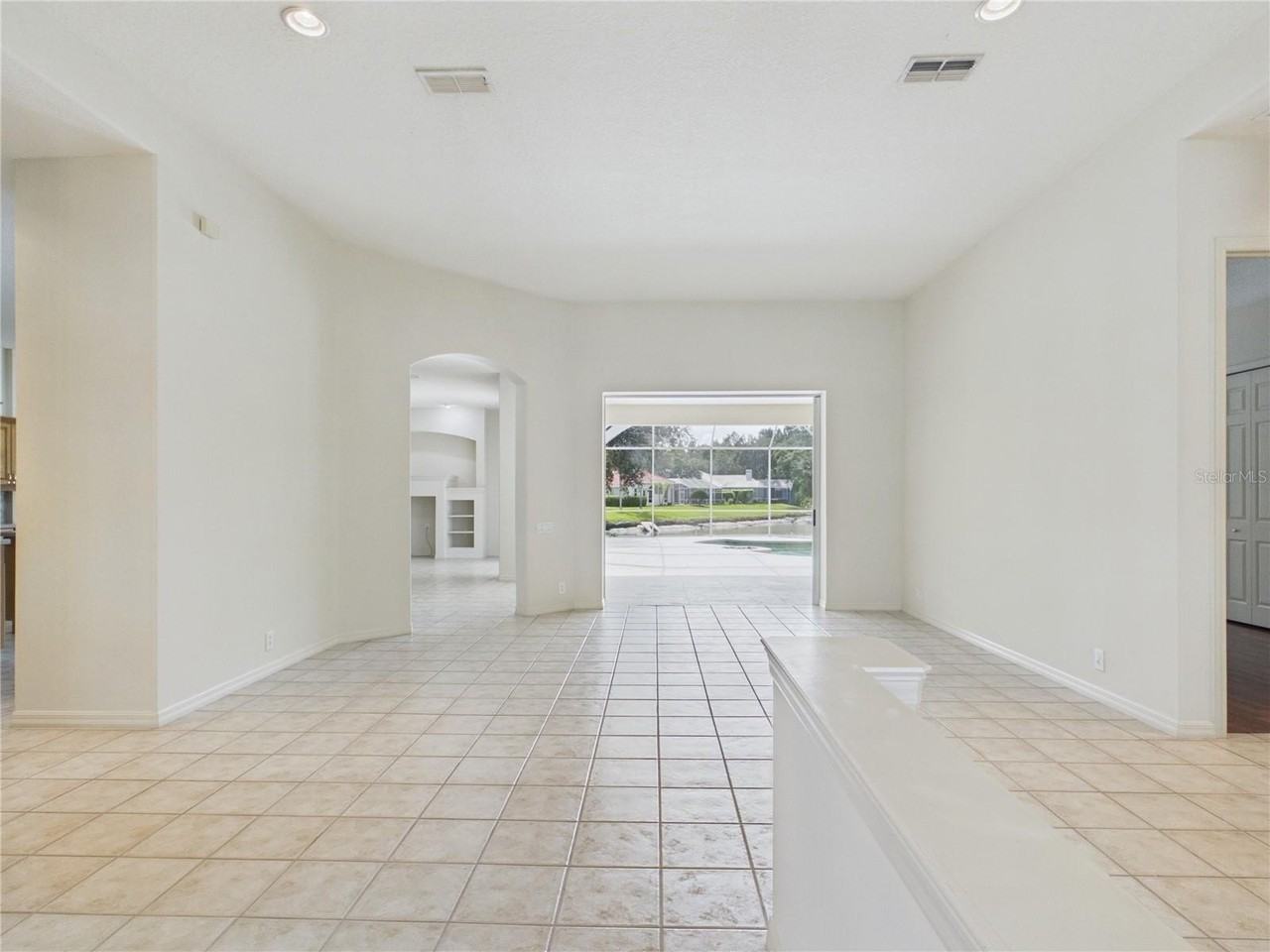10207 Estuary Dr - Photo 6 of 36
