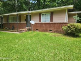 featured image of 3052 Woodside Dr