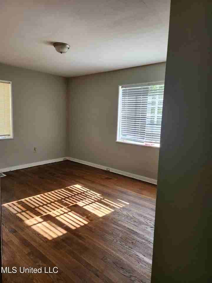 3052 Woodside Dr - Photo 5 of 9