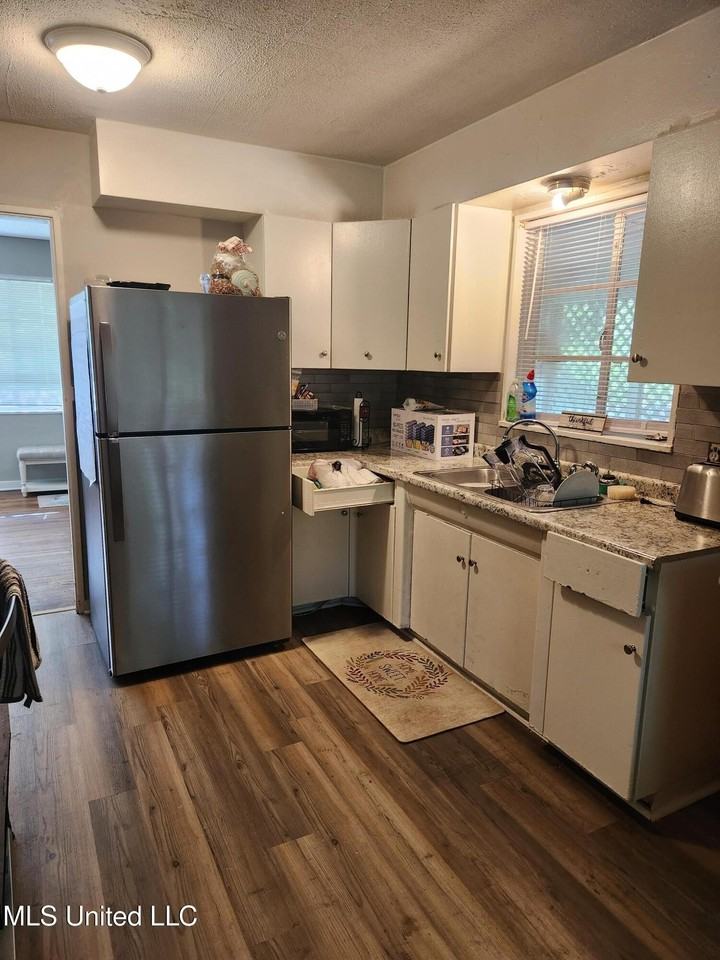 3052 Woodside Dr - Photo 6 of 9