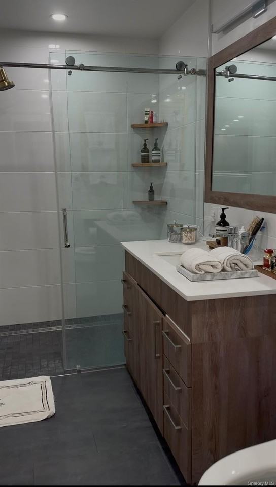 108 Middle Neck Rd #3G - Photo 3 of 9