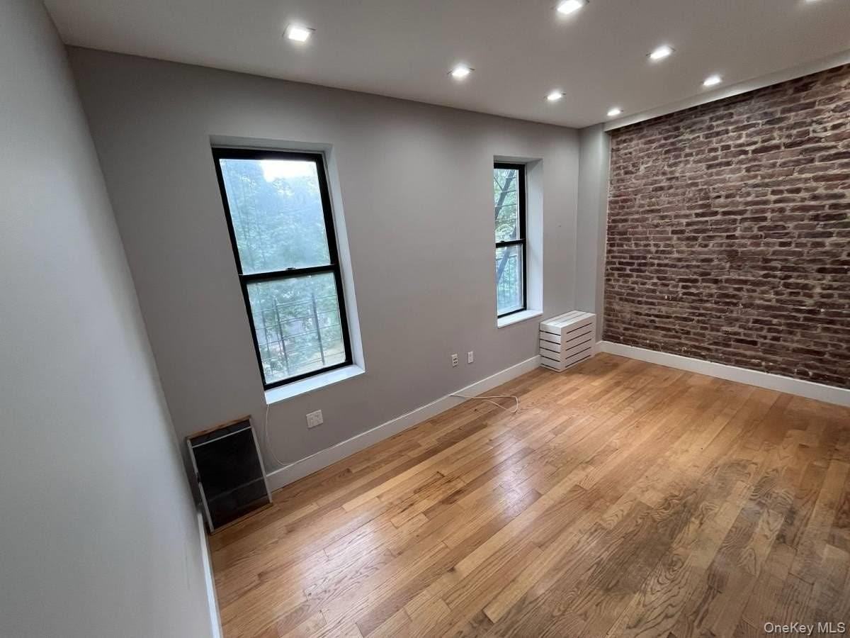 1782 Bay Ridge Pkwy - Photo 5 of 7