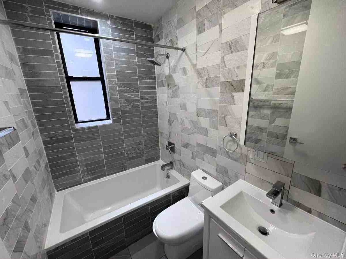 1782 Bay Ridge Pkwy - Photo 6 of 7