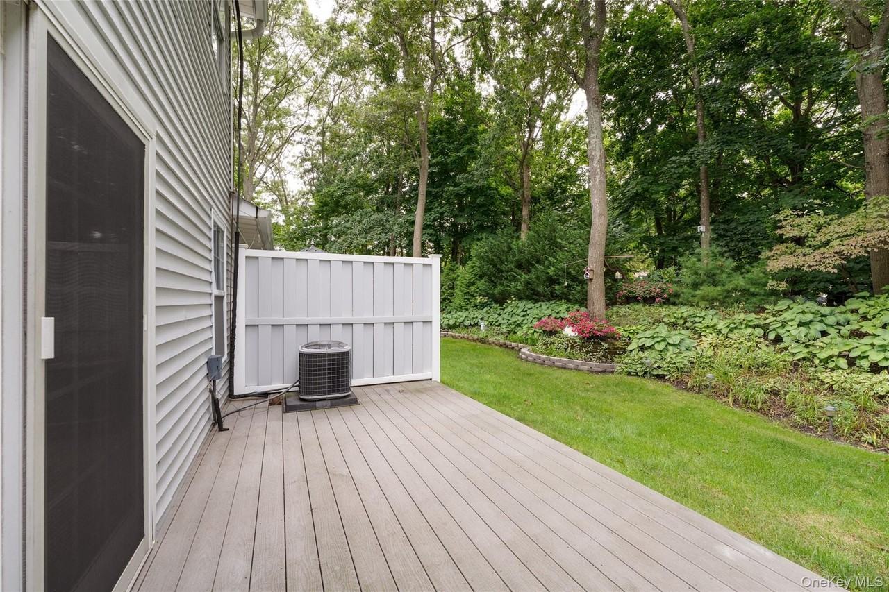 702 Sara Cir - Photo 4 of 24