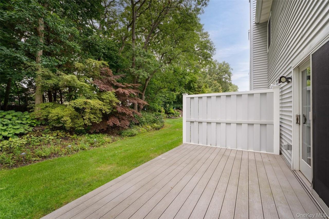 702 Sara Cir - Photo 5 of 24