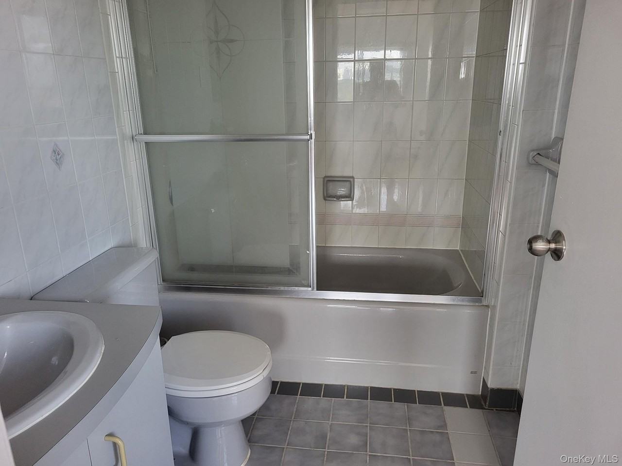 5409 108th St #6A - Photo 5 of 7