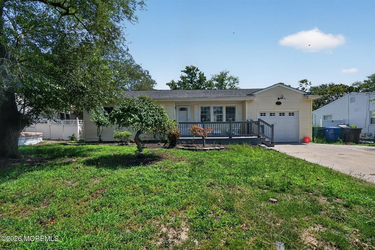 877 Egret Dr - Photo 3 of 33