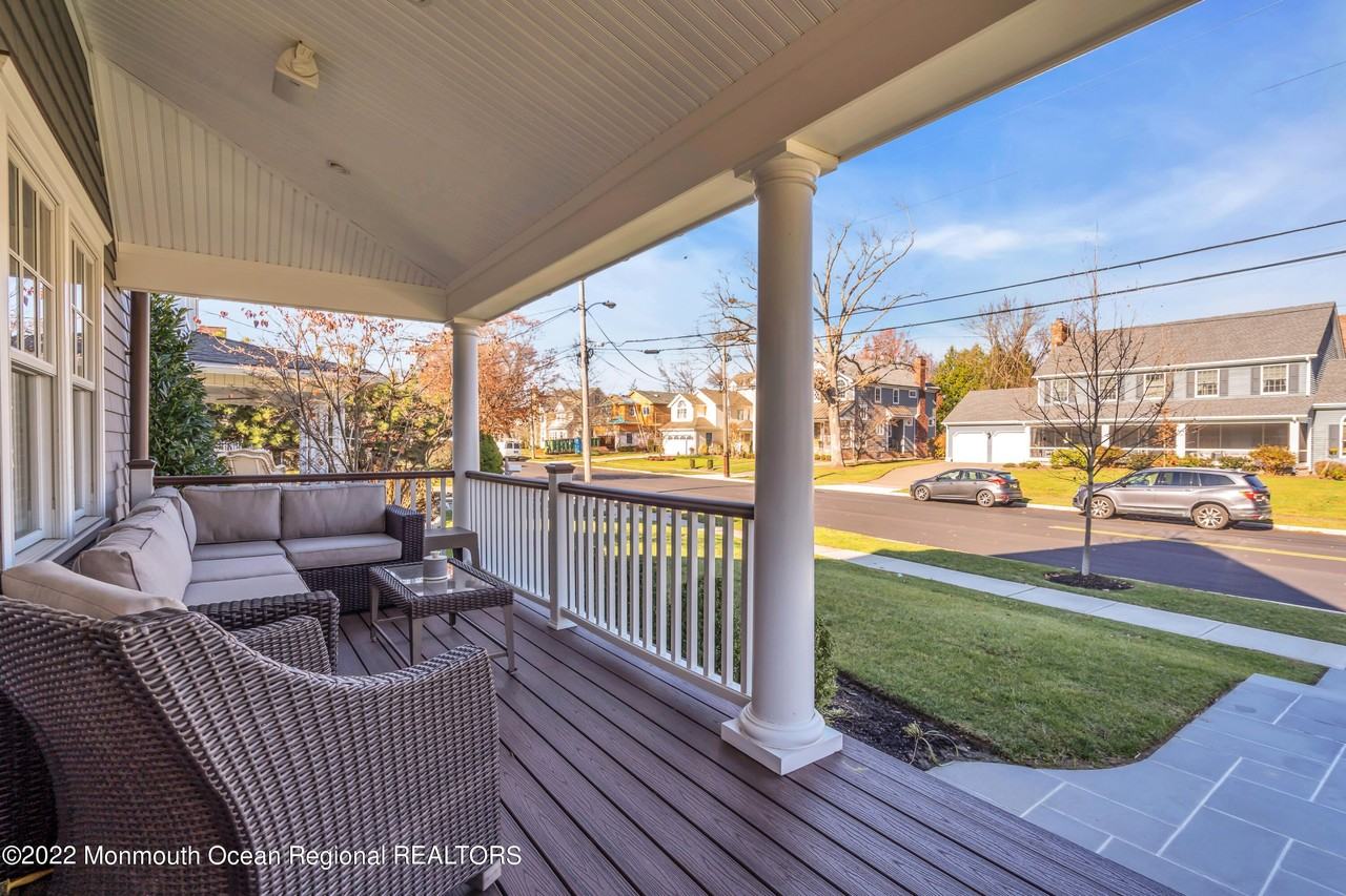 501 Morris Ave - Photo 4 of 36