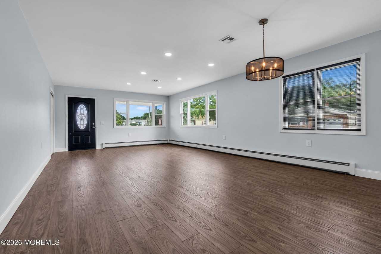 2 Ashcroft Ln - Photo 2 of 37