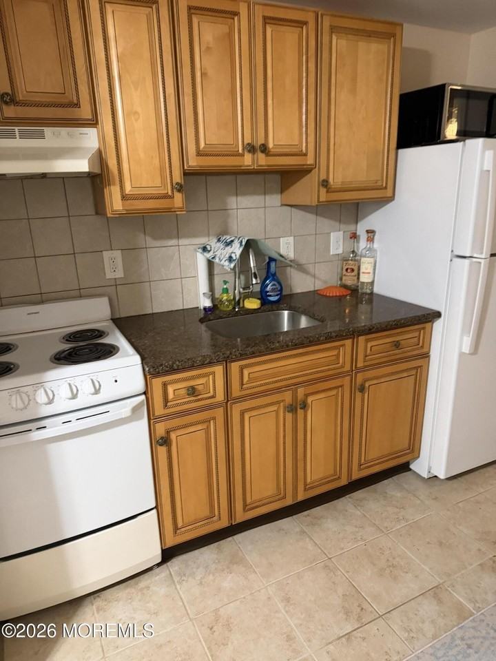 67 Fielder Ave #4 - Photo 5 of 7