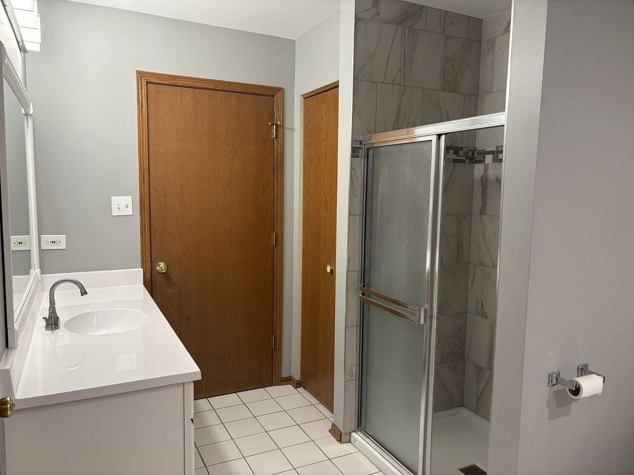10956 S 76th Ave #F - Photo 4 of 7