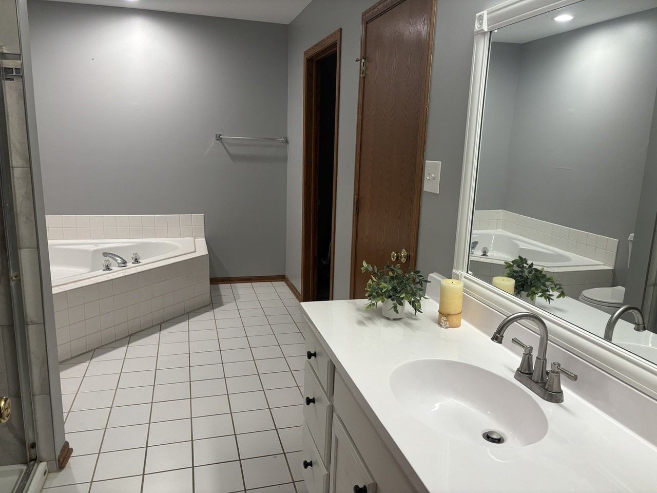 10956 S 76th Ave #F - Photo 5 of 7