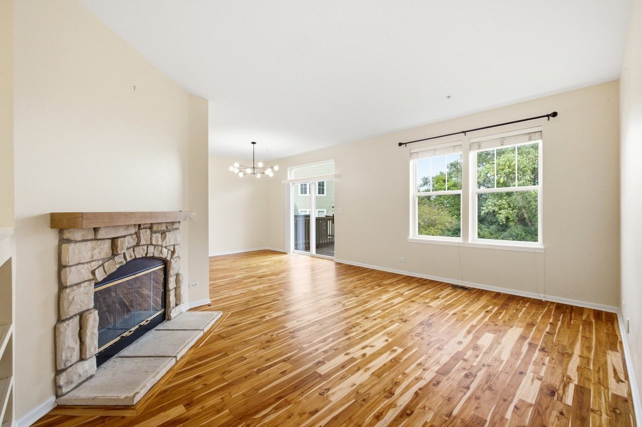 73 Woodview Dr - Photo 2 of 25