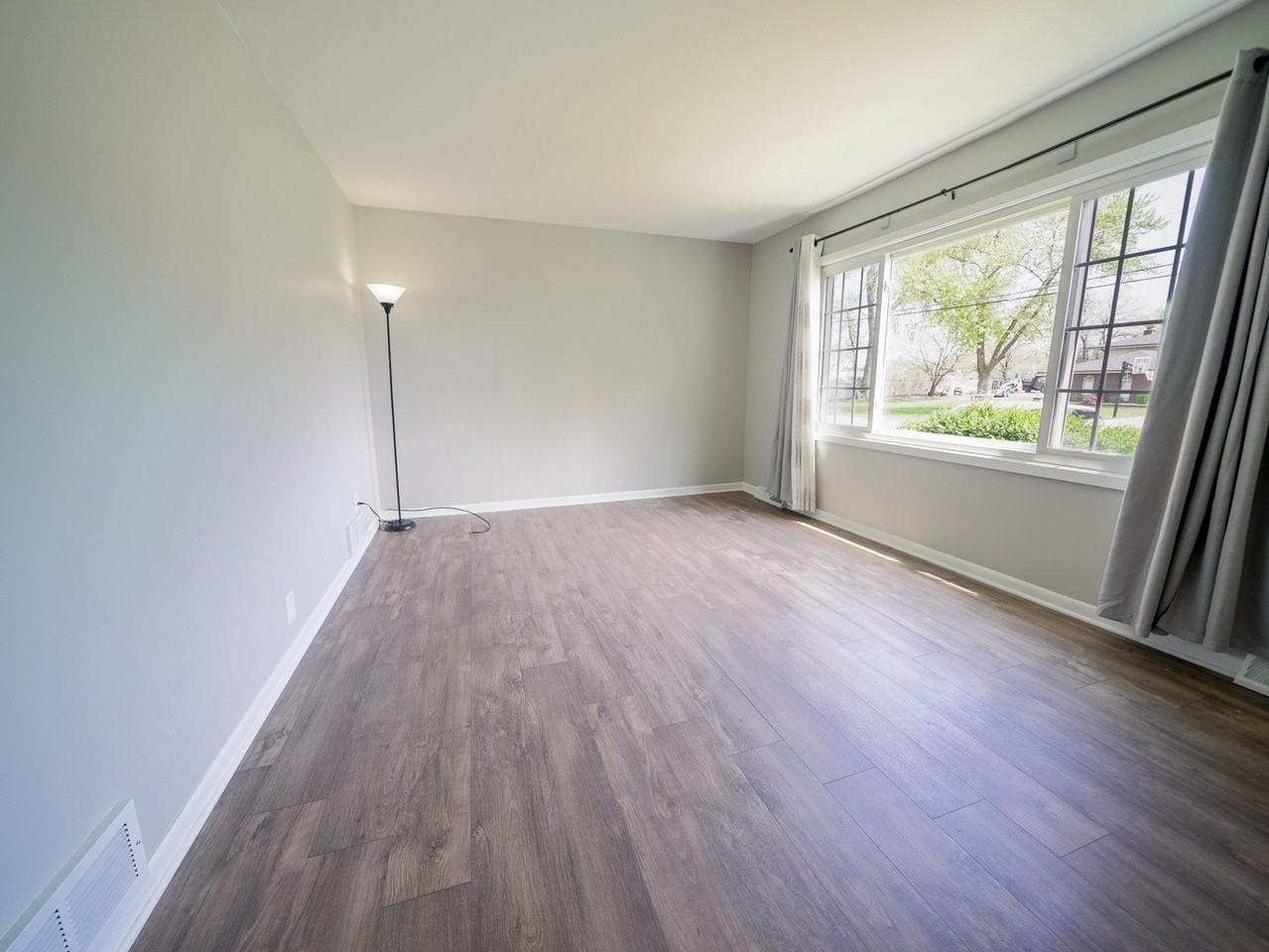 8240 S Octavia Ave - Photo 2 of 18