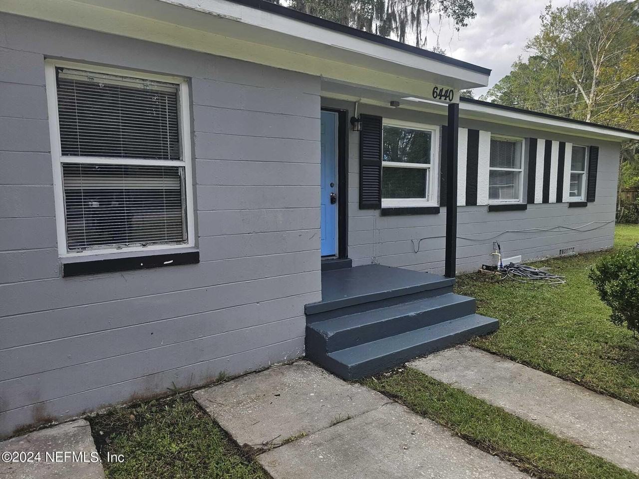 6440 Lockhart Dr E - Photo 2 of 28