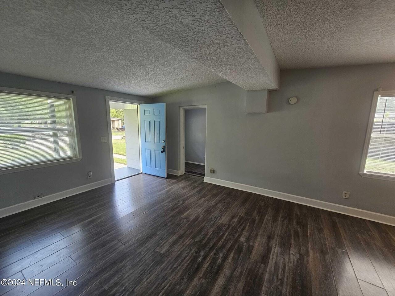 6440 Lockhart Dr E - Photo 3 of 28