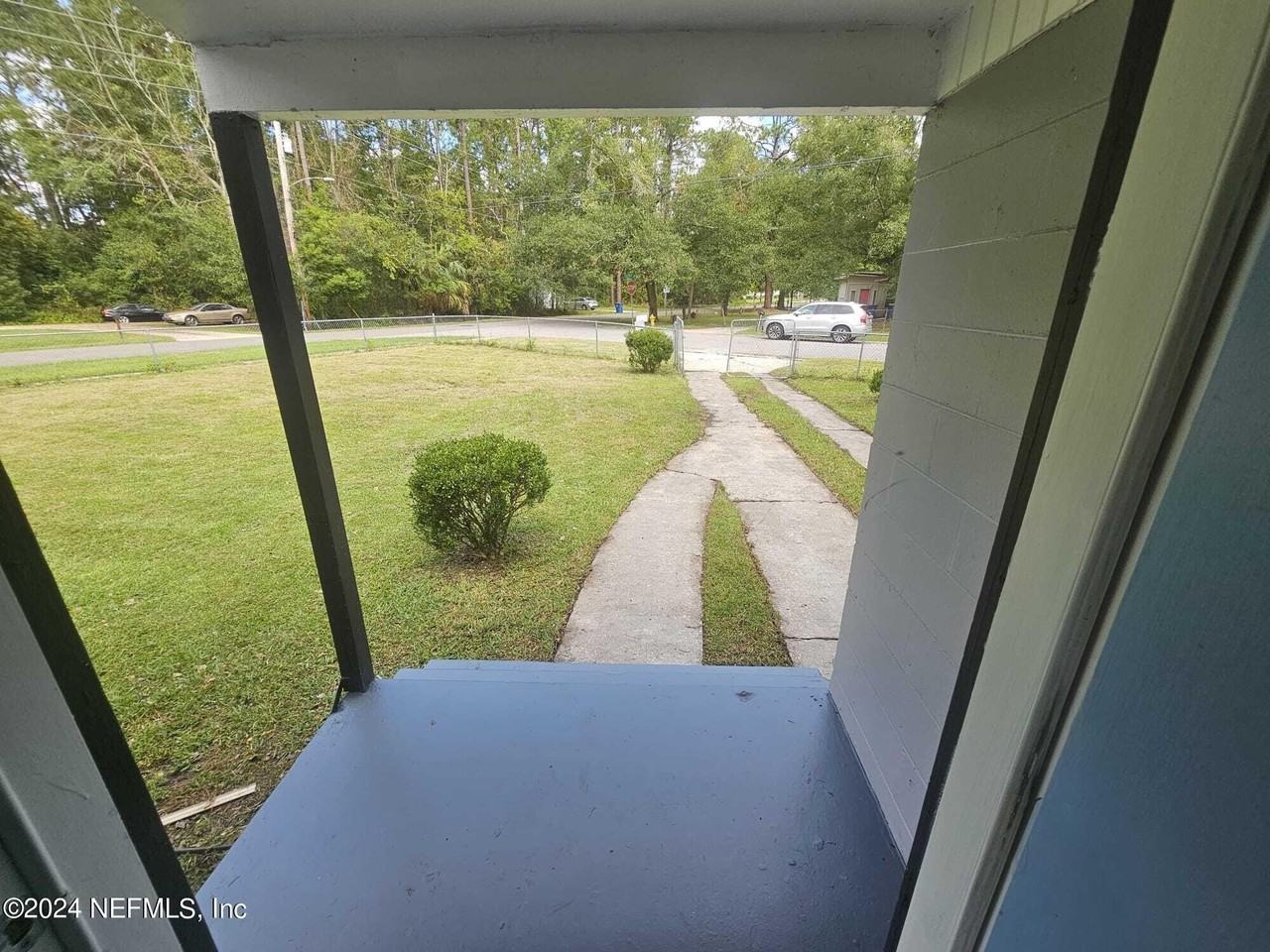 6440 Lockhart Dr E - Photo 4 of 28