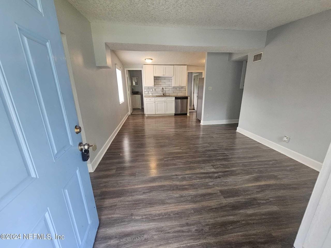 6440 Lockhart Dr E - Photo 6 of 28