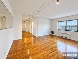 featured image of 401 Park Pl #1F