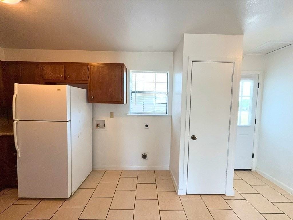 807 W Walnut St #C4 - Photo 6 of 17